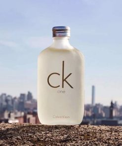 Calvin Klein (CK) trắng